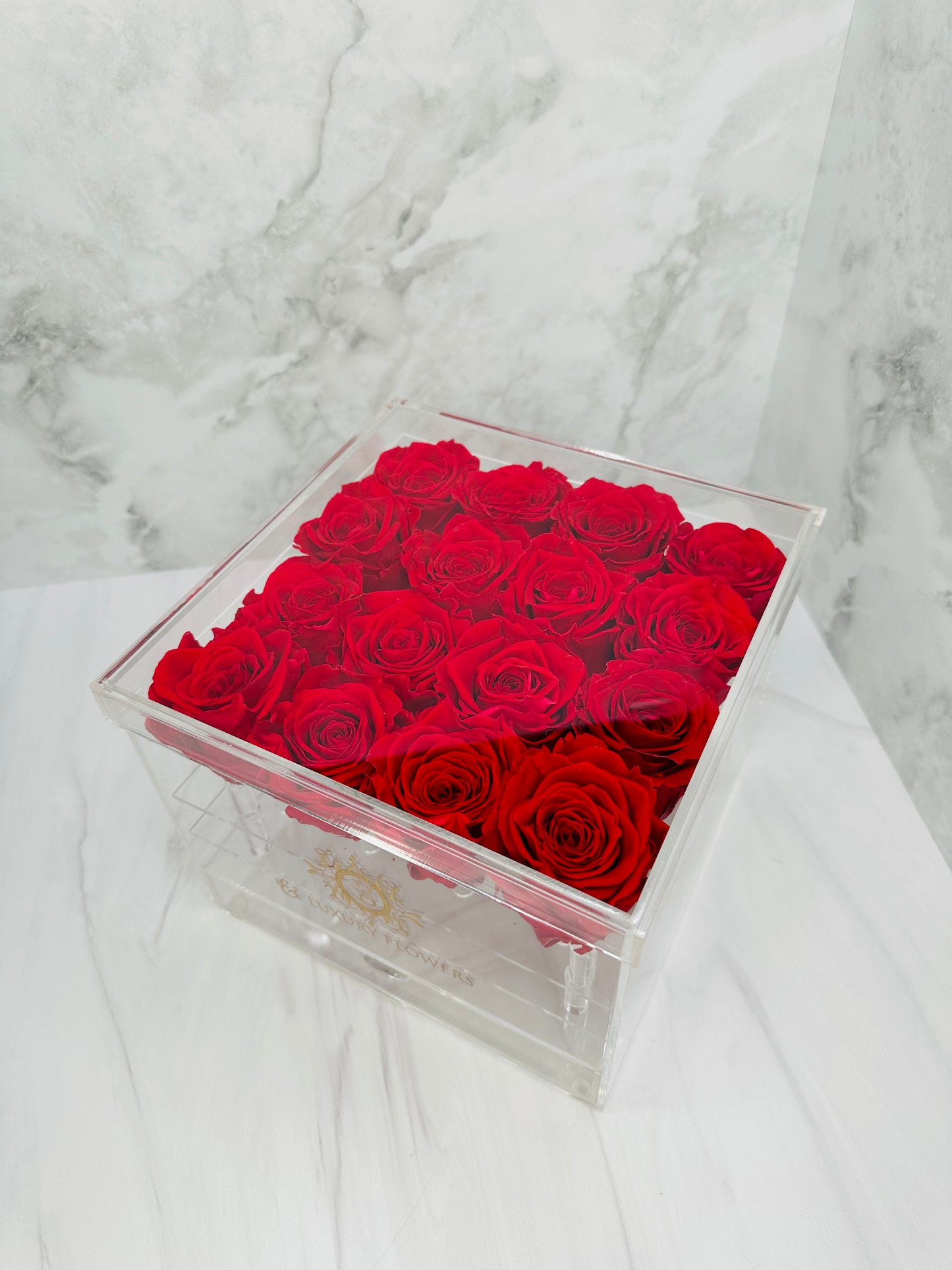 Diamond Lumière: 16 Preserved Roses Acrylic Jewelry Box